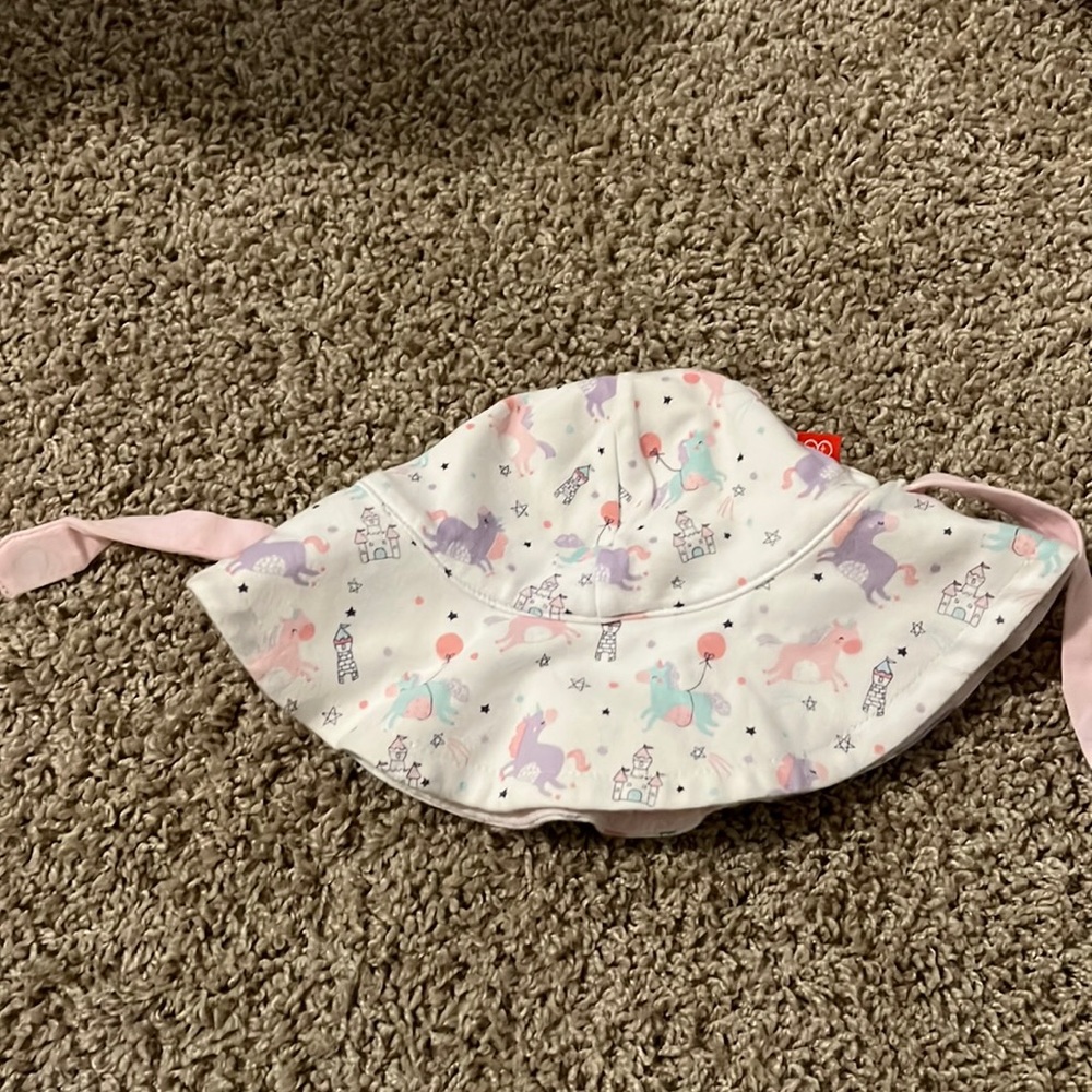 Magnetic Me hat 12-18m